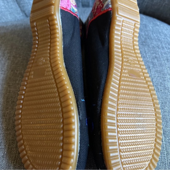 Otiental Style Embroidered Women’s Size 39 (US 8) Shoes NEW! 👀 - Picture 5 of 7